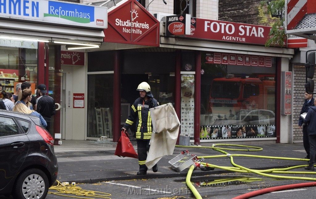 Feuer 2 Koeln Nippes Neusserstr P219.JPG - Miklos Laubert